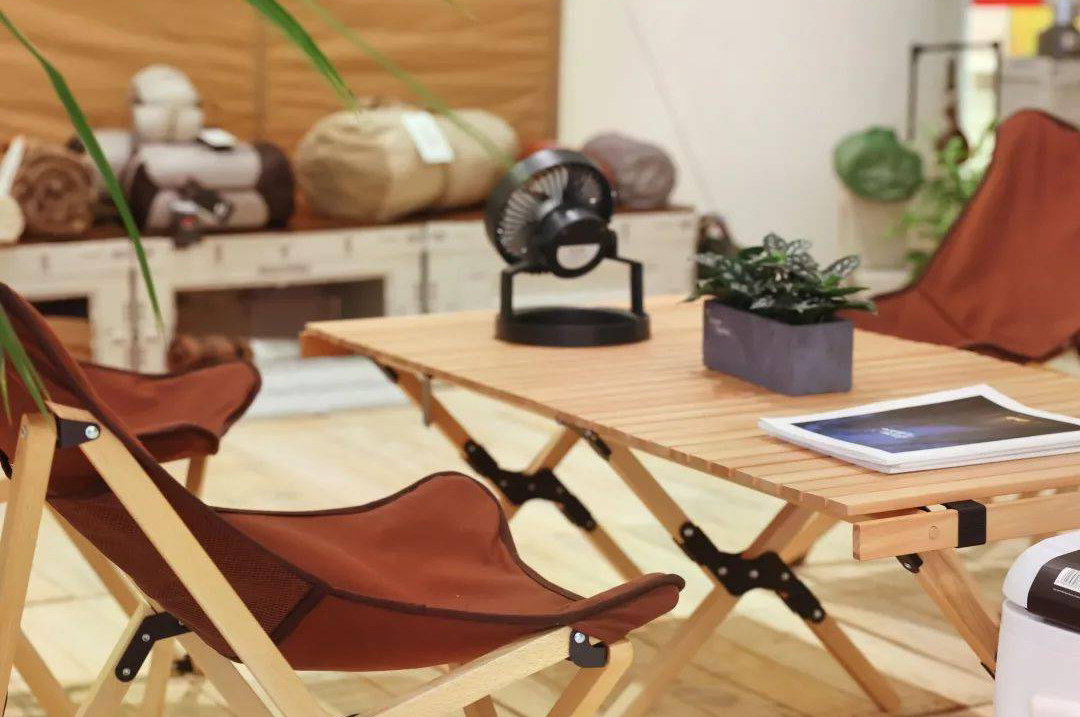 露營(yíng)裝備店裝修效果圖